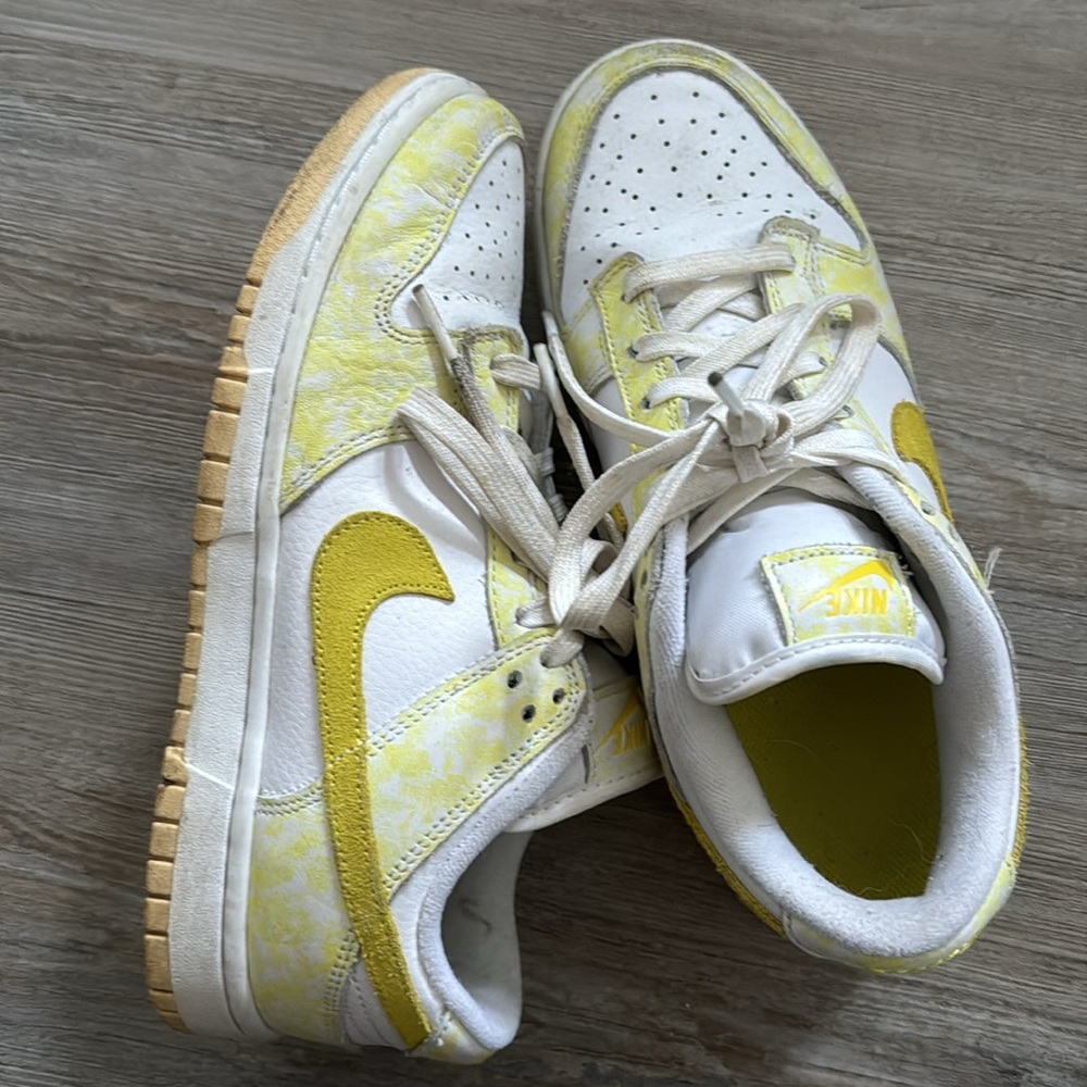 Women’s dunks - Picture 2 of 2